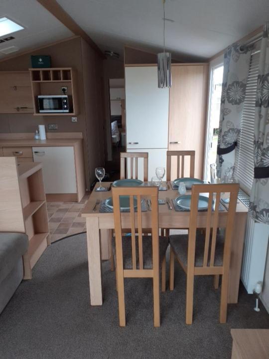 Rick'S Retreat Static Caravan Near The Beach With Free Wifi Lossiemouth Zewnętrze zdjęcie